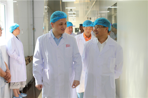 集團(tuán)領(lǐng)導(dǎo)沈波一行赴赤峰蒙欣藥業(yè)、艾克制藥調(diào)研